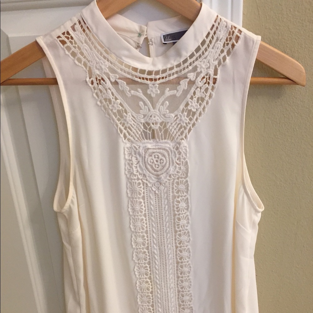 Cream lace Nordstrom sleeveless blouse